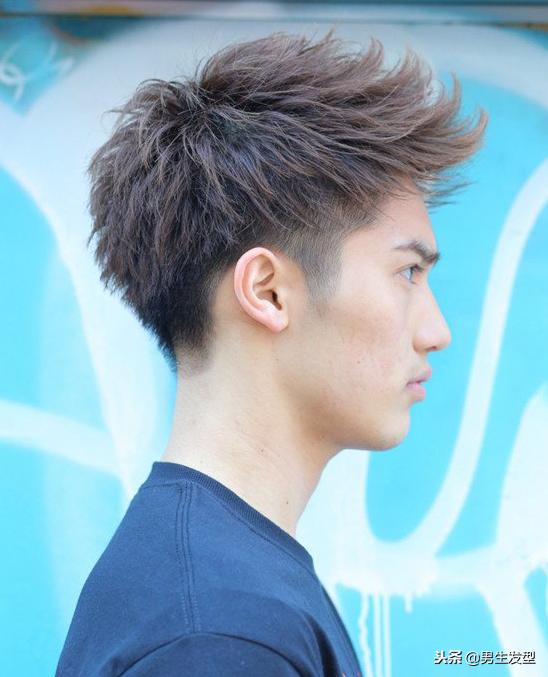 男生不能乱剪“两边剃短”,18年这四款帅气发型给你灵感!