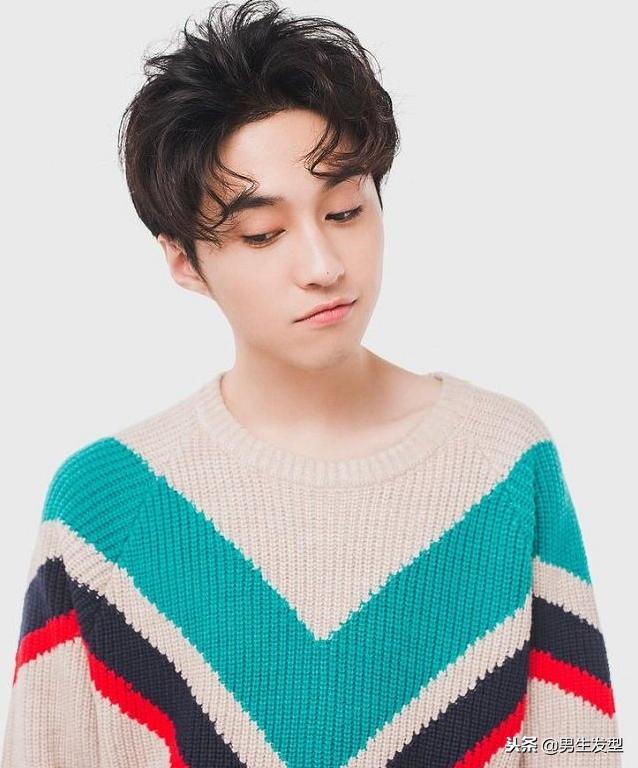 男生不能乱剪“两边剃短”,18年这四款帅气发型给你灵感!