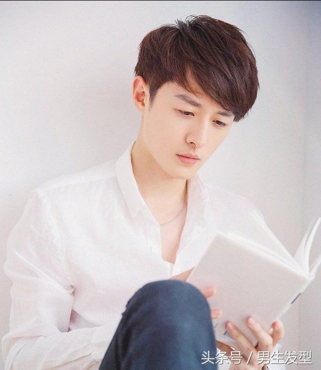男生除了短发,这3款发型别错过,清新帅气!