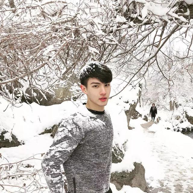 新出的中国男模,我觉得是新生代这一波人里最高级独特的了!