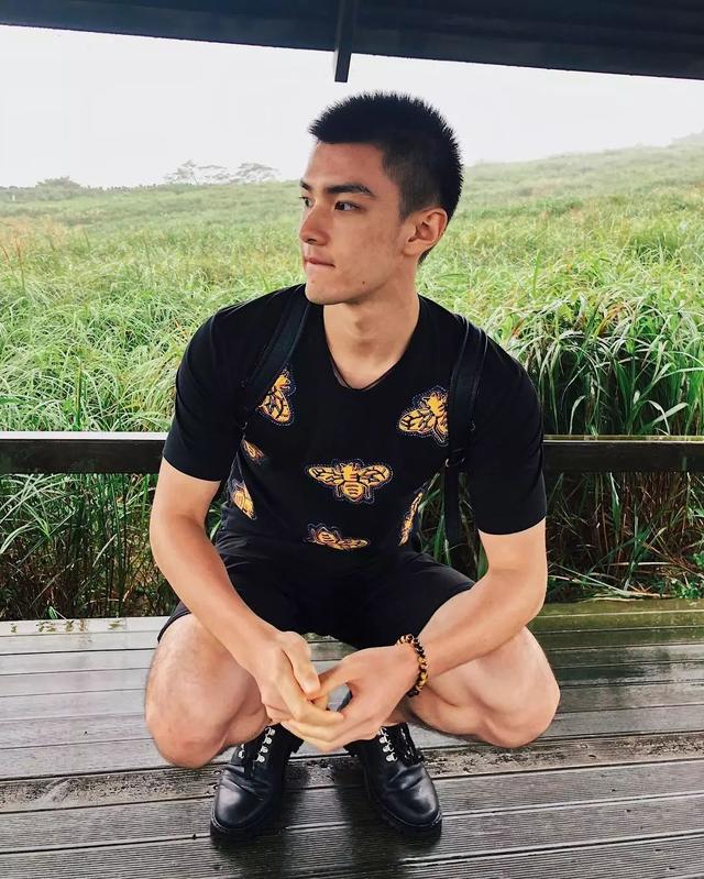 新出的中国男模,我觉得是新生代这一波人里最高级独特的了!