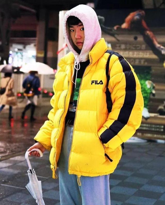 羽绒服到底怎么穿,才没那么肿?