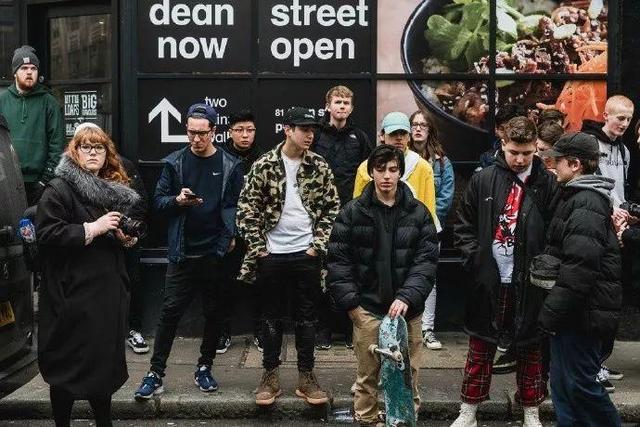 羽绒服到底怎么穿,才没那么肿?