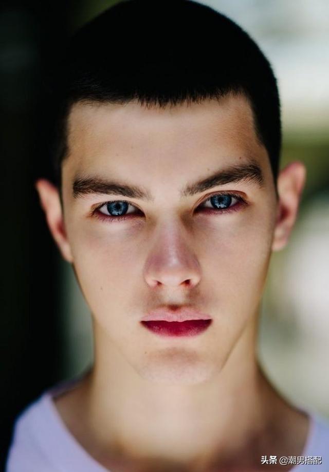 秋冬男生弄什么发型好看?这几款发型随便剪一个都很帅!