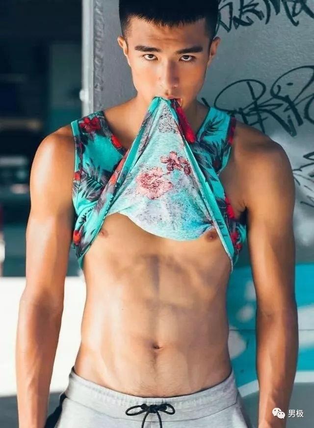 这个寒冬,与这个运动小帅相伴就不会冷!