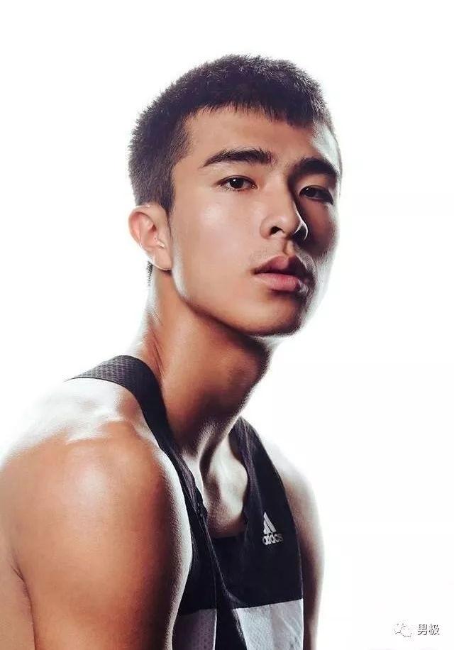 这个寒冬,与这个运动小帅相伴就不会冷!