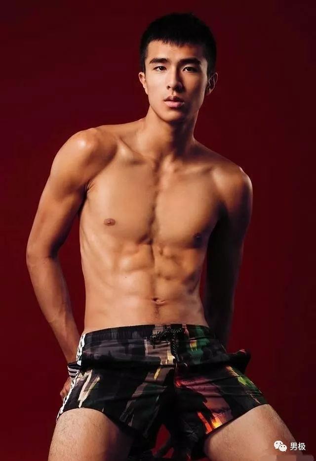 这个寒冬,与这个运动小帅相伴就不会冷!