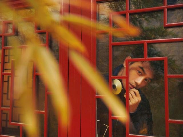 王凯厉害了,全新杂志造型上线,穿西装居然也能有年味?