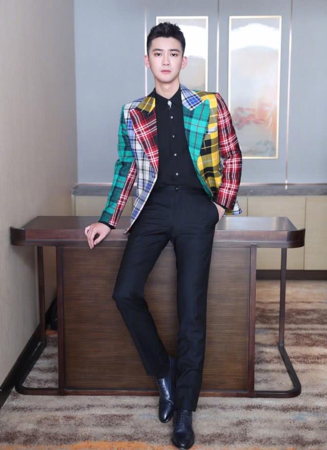 长得帅的人就是任性,熊梓淇穿成“调色盘”,也依旧魅力无限!