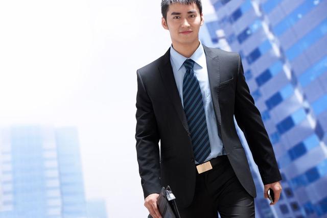 帅哥走路姿势透露出的信息,告诉你人品是否靠谱,多注意观察