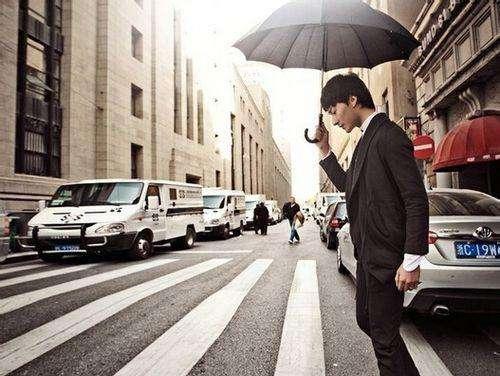 帅哥走路姿势透露出的信息,告诉你人品是否靠谱,多注意观察