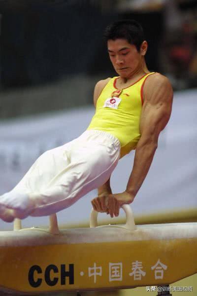 和陈一冰相比,他是低调的肌肉男,他的肌肉照贴在了每家每户