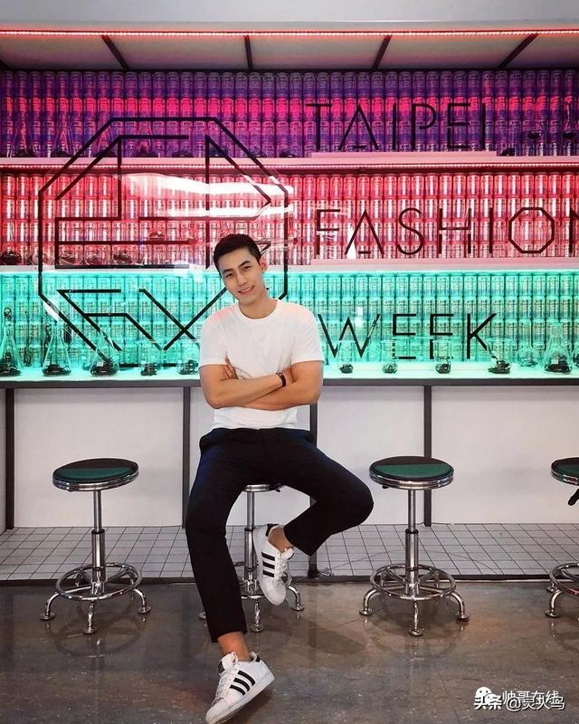 地铁小哥神似“钟汉良”!人畜无害的小肌肉男模清新又舒服!