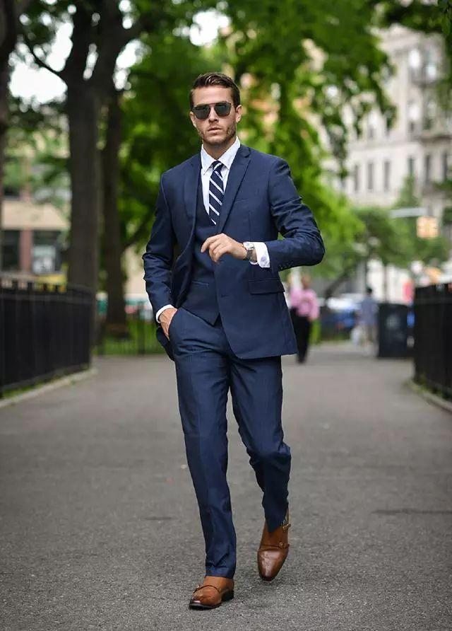 西裤正式场合怎么穿?选对版型是关键!