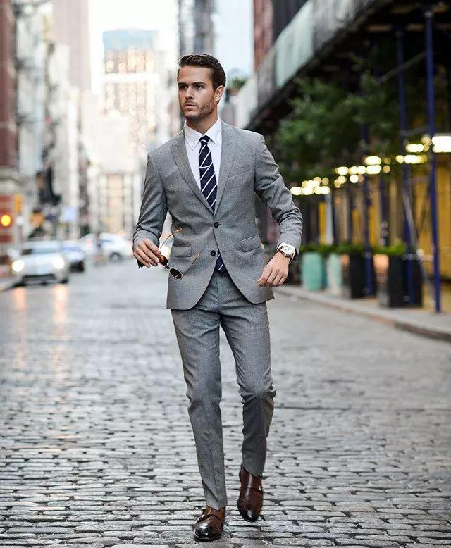 西裤正式场合怎么穿?选对版型是关键!