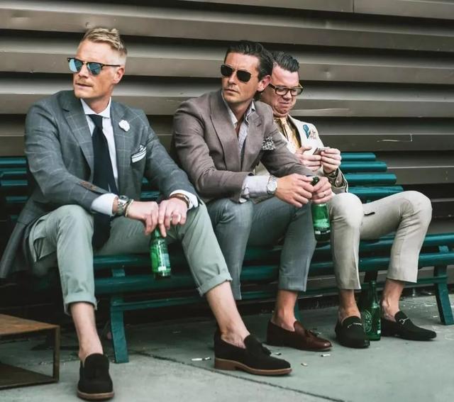 西裤正式场合怎么穿?选对版型是关键!