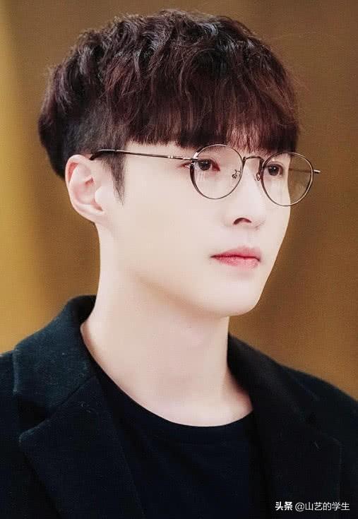 亚洲最帅的6张脸,中国占4张,日本韩国各1张,张艺兴再次上榜