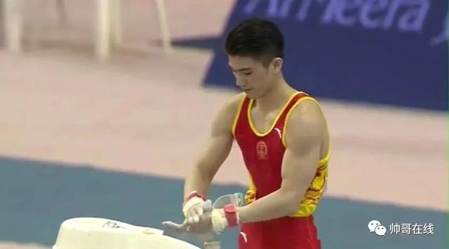 肌肉体操帅哥纪练深火了,萌脸小奶狗有颜有实力~