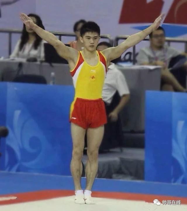 肌肉体操帅哥纪练深火了,萌脸小奶狗有颜有实力~