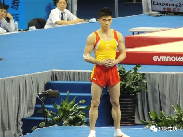 肌肉体操帅哥纪练深火了,萌脸小奶狗有颜有实力~