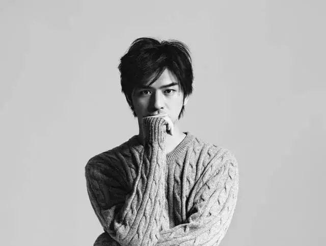 微胖圆脸男生剪什么发型好?