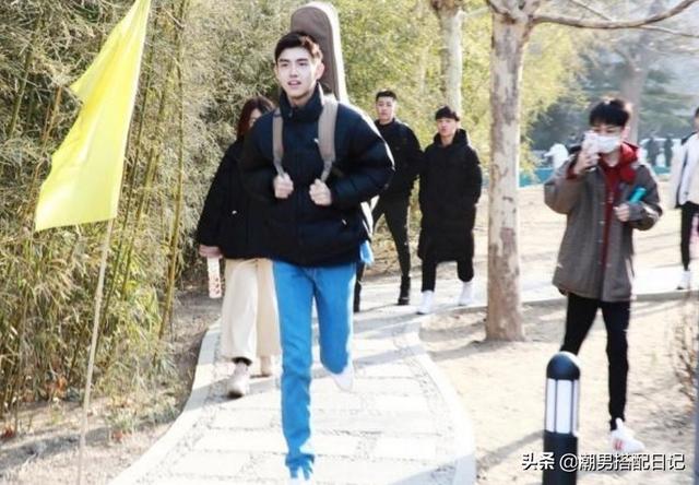 陈飞宇一身休闲装现身北电复试,阳光大男孩就这样穿搭