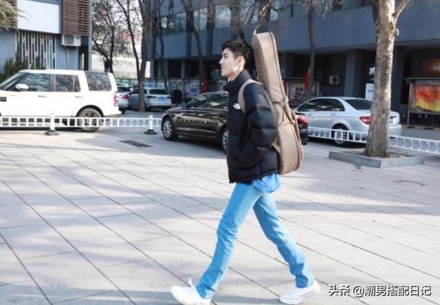 陈飞宇一身休闲装现身北电复试,阳光大男孩就这样穿搭