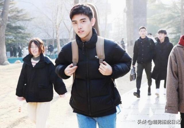 陈飞宇一身休闲装现身北电复试,阳光大男孩就这样穿搭