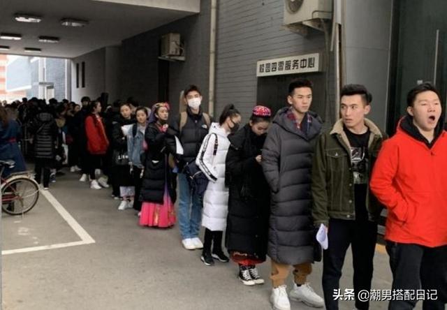 陈飞宇一身休闲装现身北电复试,阳光大男孩就这样穿搭