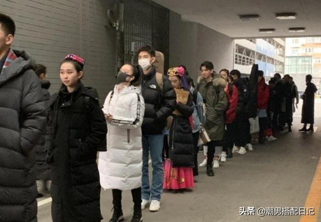 陈飞宇一身休闲装现身北电复试,阳光大男孩就这样穿搭