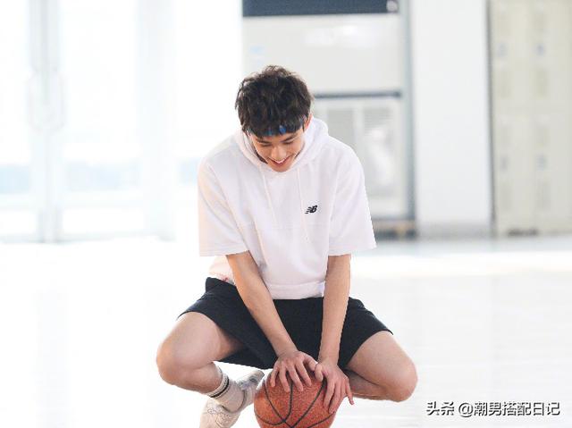 吴磊式教科书级穿搭,带你领略最新时尚潮流趋势