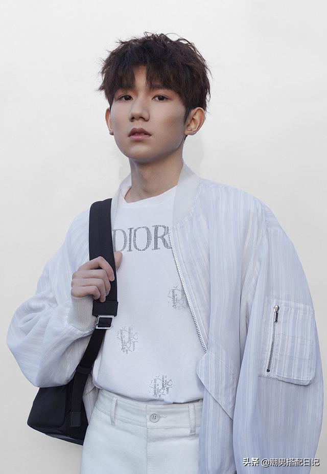 又酷又刚又清新,在万众期待中默默成长的王源,衣品好的没话说