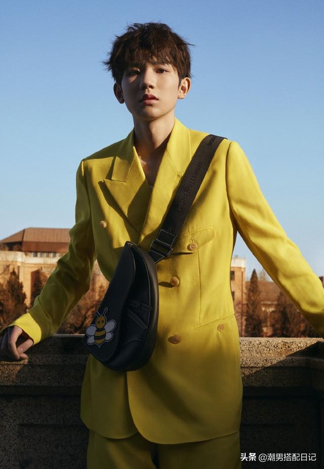 又酷又刚又清新,在万众期待中默默成长的王源,衣品好的没话说