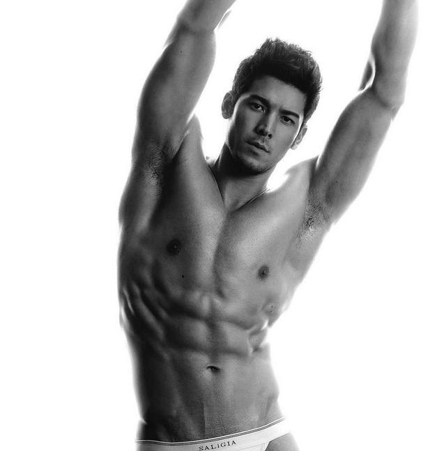 男模被批修图过猛?真相是那里歪了