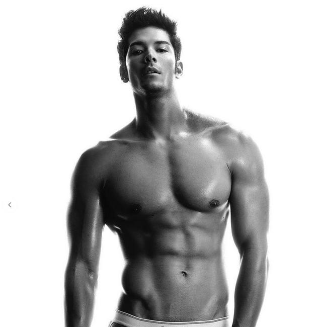 男模被批修图过猛?真相是那里歪了