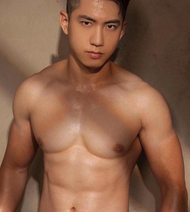 男模被批修图过猛?真相是那里歪了