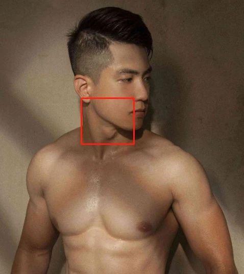 男模被批修图过猛?真相是那里歪了