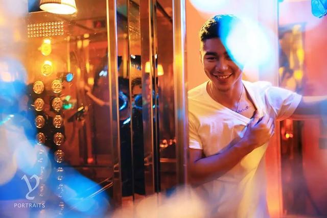 男模被批修图过猛?真相是那里歪了