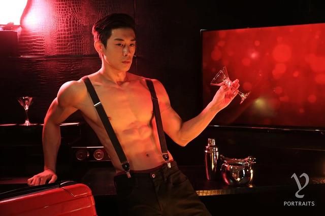 男模被批修图过猛?真相是那里歪了