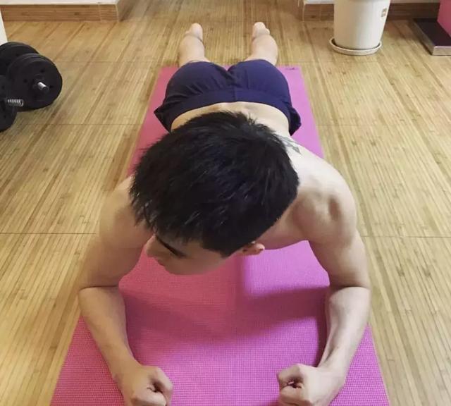 对这种眉清目秀,唇红齿白的小狼狗,你的抵抗力还好吗