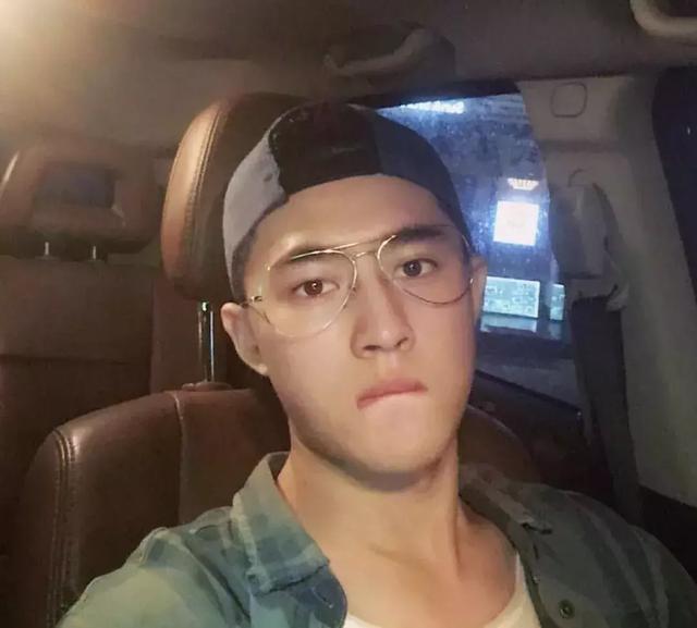 对这种眉清目秀,唇红齿白的小狼狗,你的抵抗力还好吗