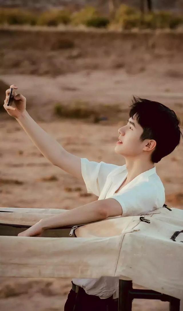 刘昊然时而霸道系,时而小清新,时而呆萌可爱