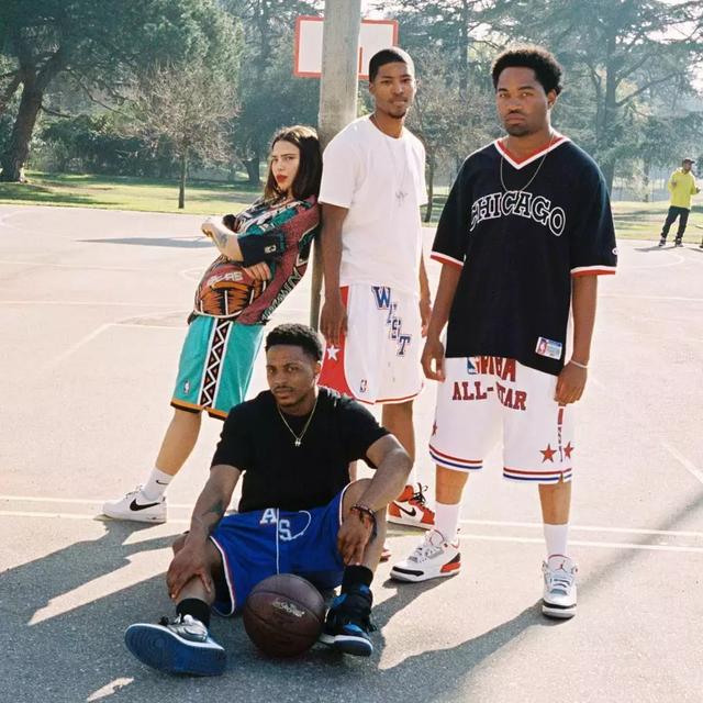 打了几十年球,你才告诉我「球衣」还可以这样穿搭上街?