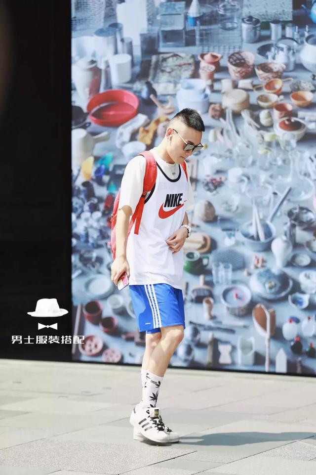 打了几十年球,你才告诉我「球衣」还可以这样穿搭上街?