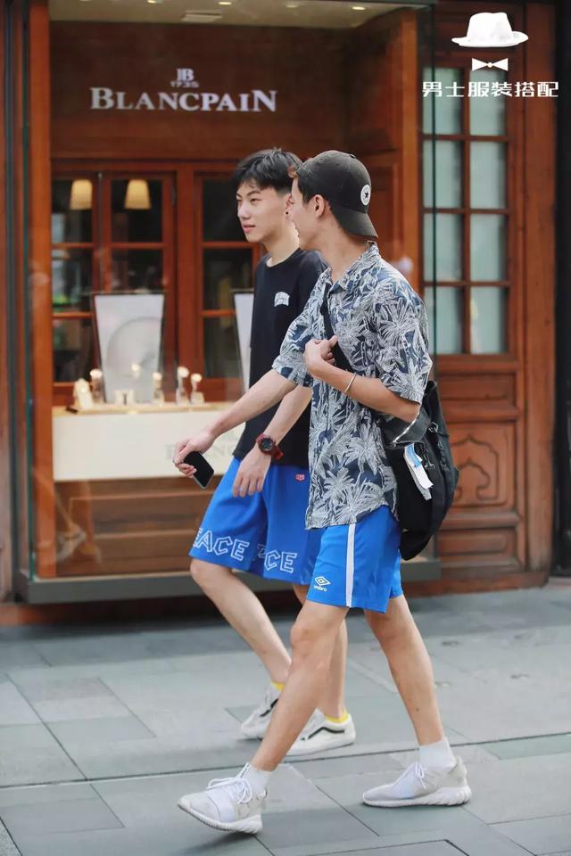 如何将基础款的衬衫穿出高级感?