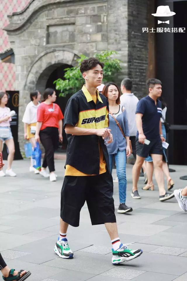 如何将基础款的衬衫穿出高级感?