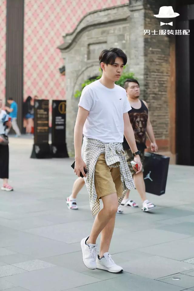 如何将基础款的衬衫穿出高级感?