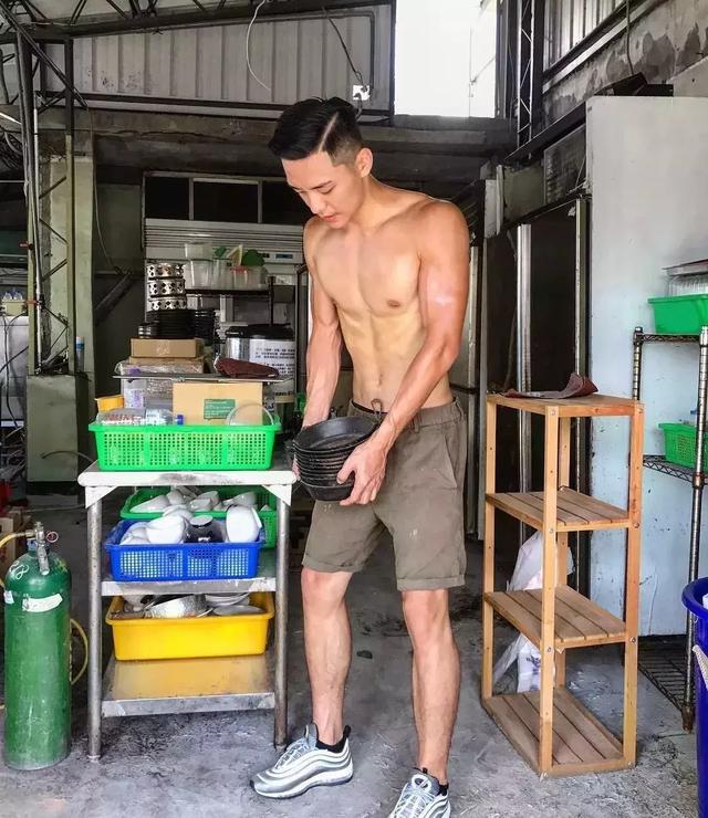 台大体育生校草,满屏荷尔蒙公狗腰吸睛撩粉