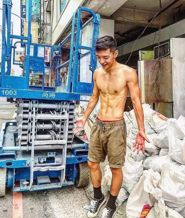 台大体育生校草,满屏荷尔蒙公狗腰吸睛撩粉