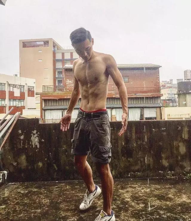 台大体育生校草,满屏荷尔蒙公狗腰吸睛撩粉